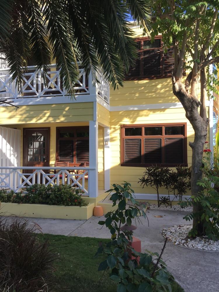 Buccaneer Beach Club Dickenson Bay Exteriör bild