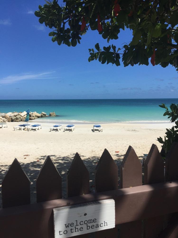 Buccaneer Beach Club Dickenson Bay Exteriör bild