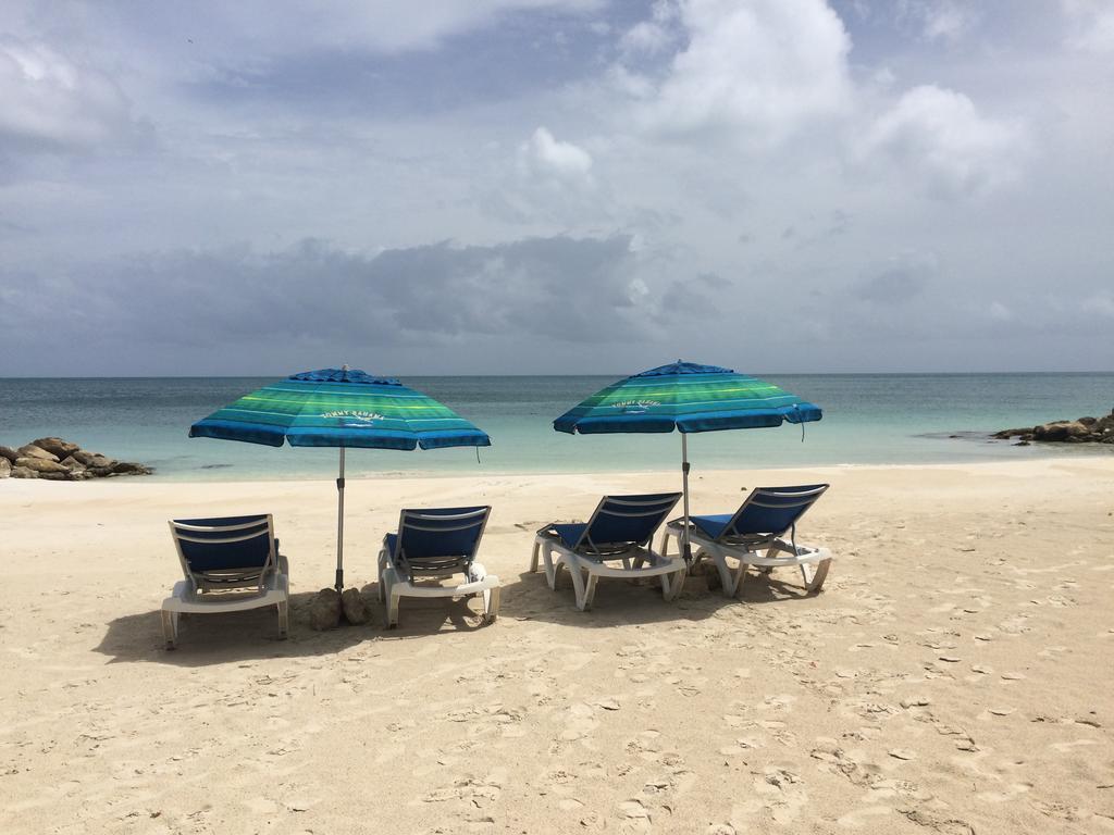 Buccaneer Beach Club Dickenson Bay Exteriör bild