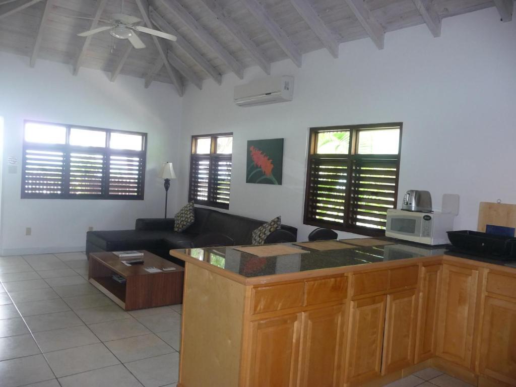 Buccaneer Beach Club Dickenson Bay Rum bild